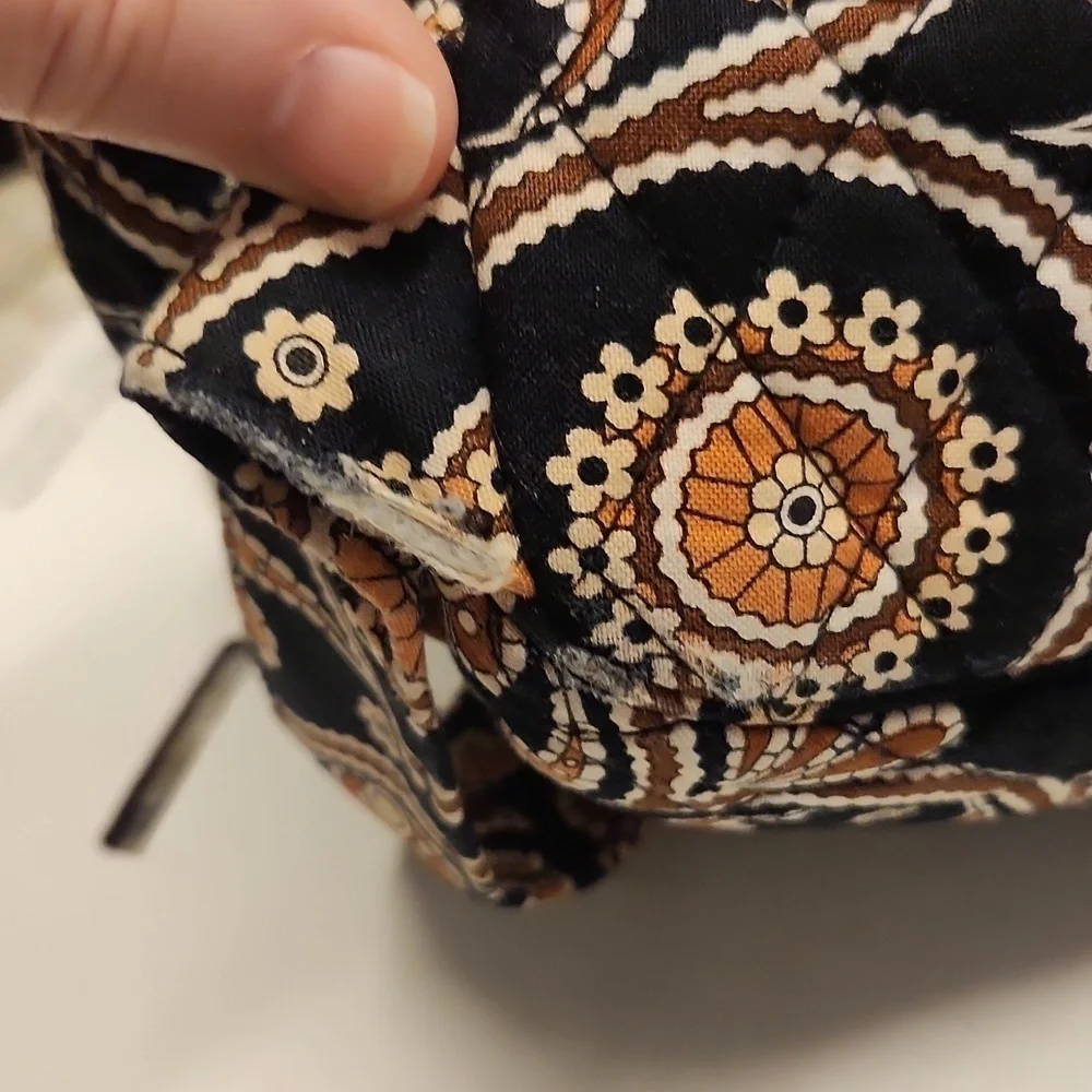 Vera Wang Backpack quilted has piping edge wear see pics Flaws